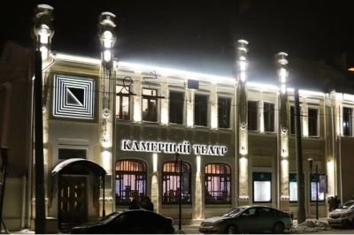 В рамках благотворительного детского театрального фестиваля «Снежность» воспитанники центра «Искорка» посетили «Камерный театр».