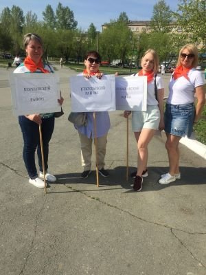 Равнение на старших!